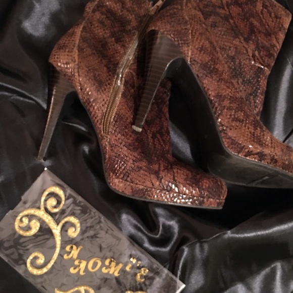 Boots - Picture 6 of 8